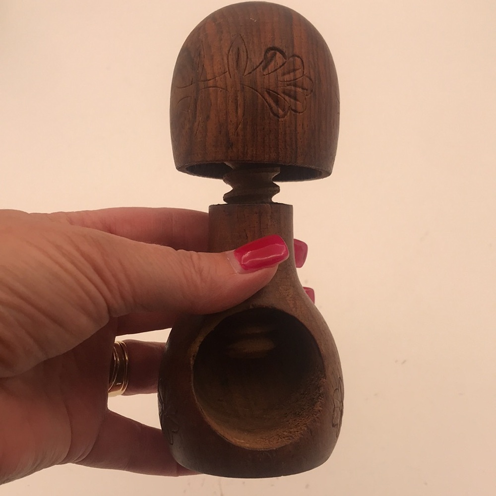 VTG Hand‎ Carved Mushroom Shape Nut Cracker from Italy - Picture 7 of 7